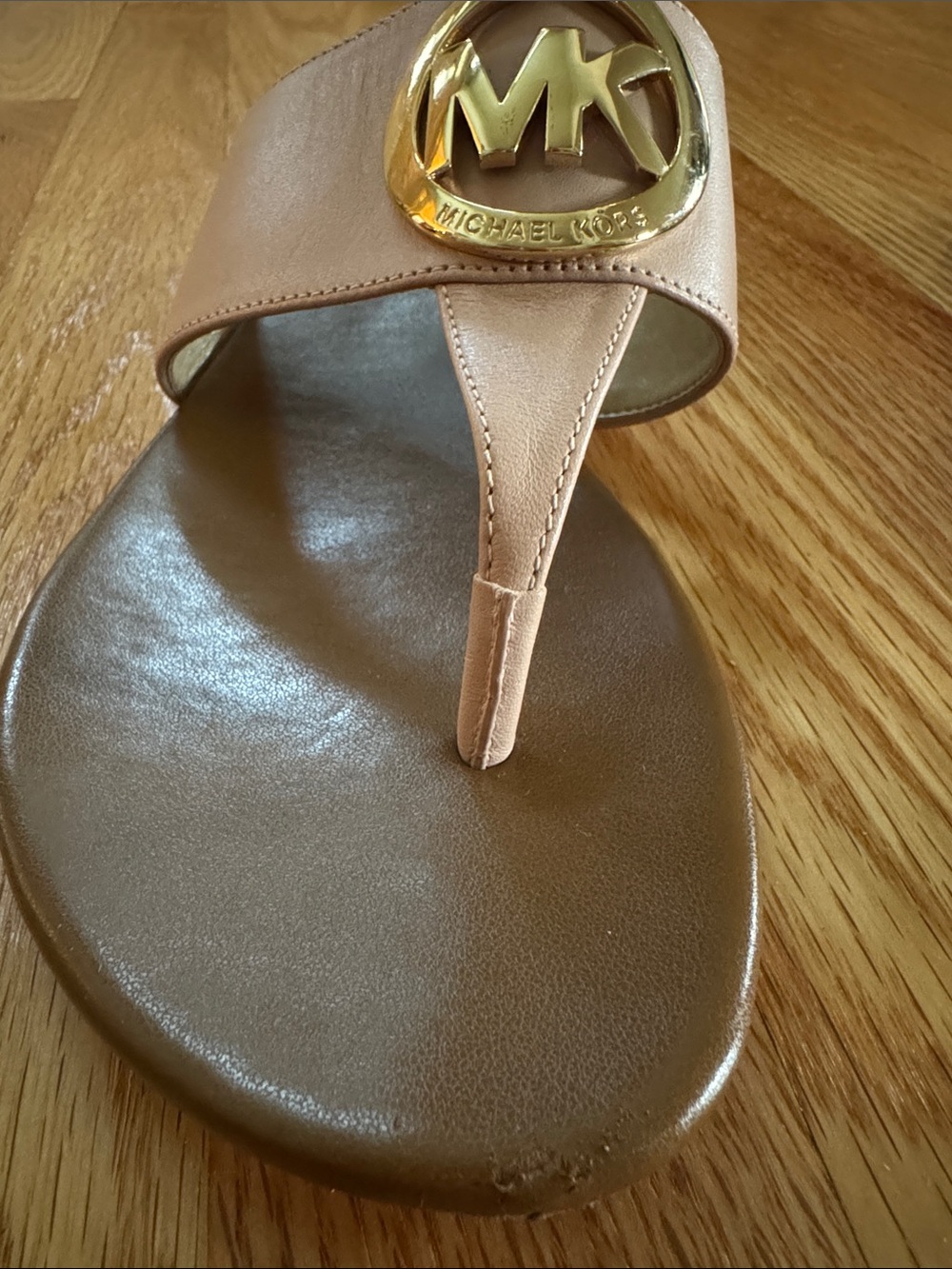 Michael Kors Blush Pink Leather Thong Sandals with Gold MK Emblem, size 7.5 - Picture 6 of 7